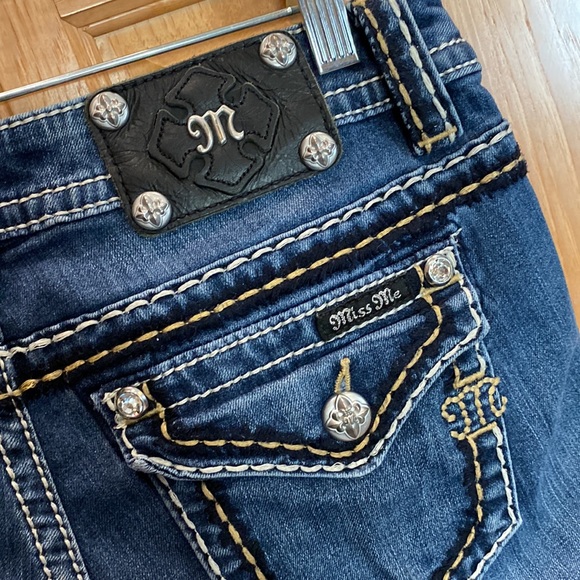 Miss me size 27 mid rise boot π - Picture 6 of 11